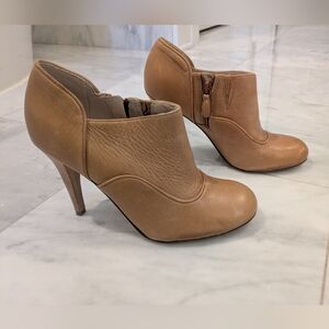 Elegant Tan Leather Bootiee